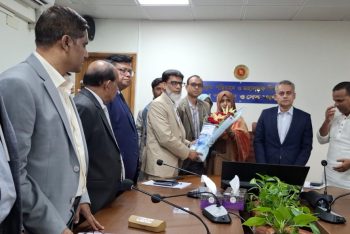 ‘সড়কে তোলা অর্থকে চাঁদা বলার সুযোগ নেই, এটি সমঝোতার ভিত্তিতে’: সড়কমন্ত্রী শেখ রবিউল আলম