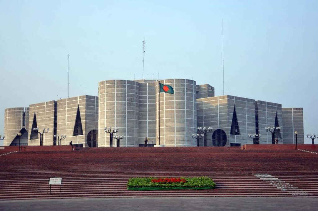 মন্ত্রী-এমপিদের বেতন-ভাতা কত? তাঁদের পেছনে সরকারের কত ধরনের ব্যয়