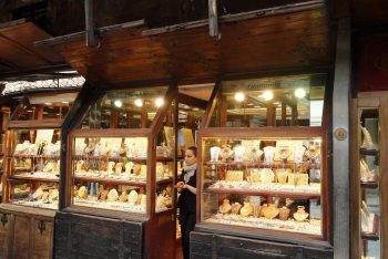 ভরিতে ২,২১৬ টাকা কমল সোনার দাম