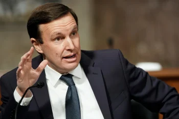 মার্কিন জনগণকে অবজ্ঞা করছেন ট্রাম্প: ডেমোক্র্যাট সিনেটর