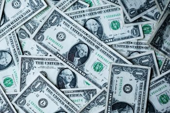 প্রবাসীদের রেমিট্যান্সে অর্থপ্রবাহে রেকর্ড: ২৮ দিনে ৩৩৩ কোটি ডলার