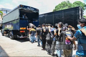 মালয়েশিয়া অবৈধ অভিবাসীদের ধর-পাকড়