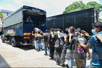 মালয়েশিয়া অবৈধ অভিবাসীদের ধর-পাকড়