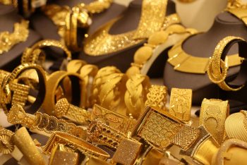 স্বর্ণের দামে স্বস্তি, ভরিতে কমলো ২,১৫৮ টাকা