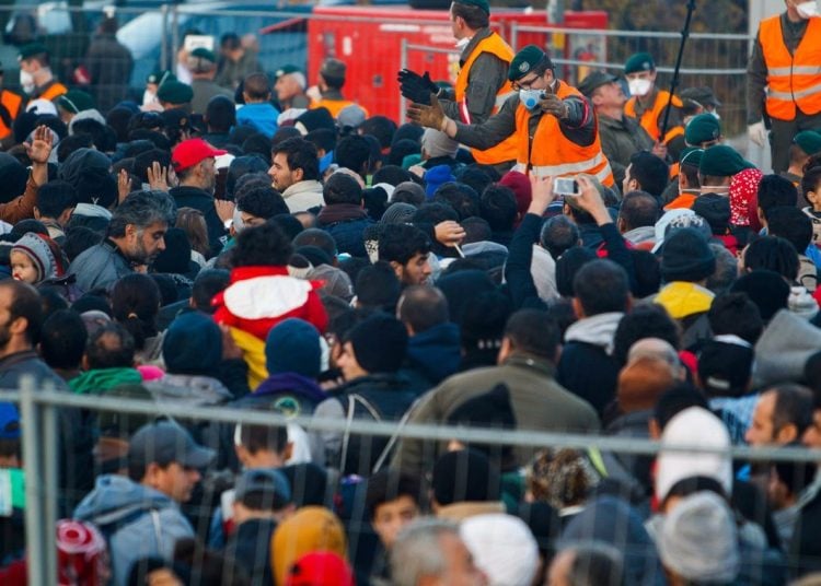 স্পেনের Regularización কর্মসূচিতে অংশগ্রহণে প্রায় ২০,০০০ অনিয়মিত বাংলাদেশি অভিবাসীর জন্য জরুরি প্রশাসনিক সহায়তার দাবি